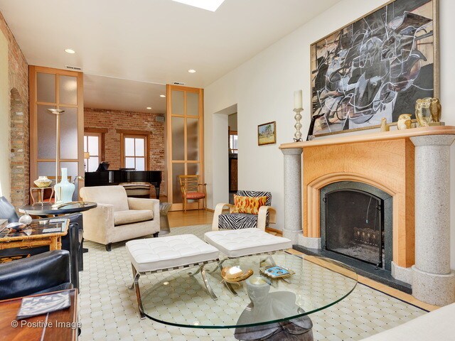 Foto del edificio - 1822 N Howe St