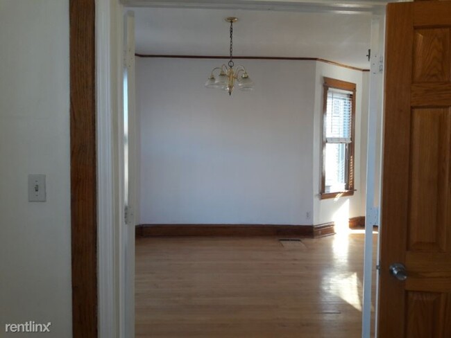 Building Photo - 4538 N Troy St