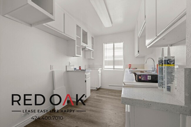 Foto del edificio - NOW PRE-LEASING! Newly Renovated Two Bedro...