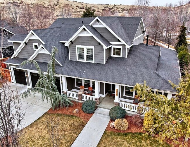 Building Photo - Beautiful home perfect for entertaining