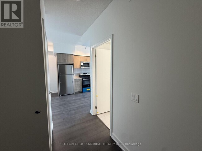Photo du bâtiment - 4010 Eglinton Ave W