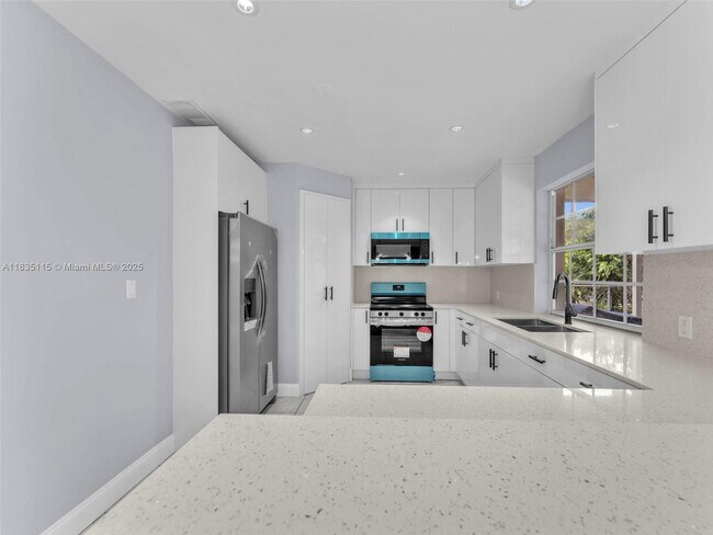 Foto del edificio - 6525 SW 18th St