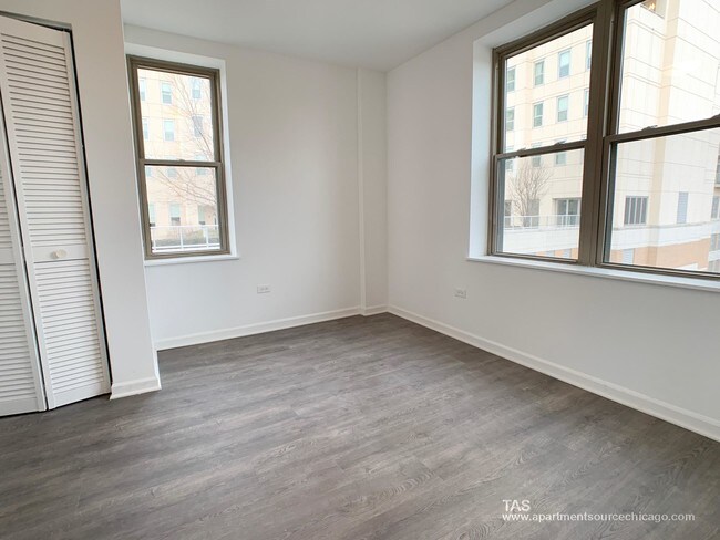 Building Photo - 940 W Winona St