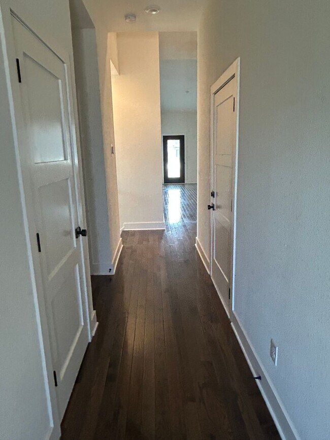 Foto del edificio - 109-111 Oakwood Ct