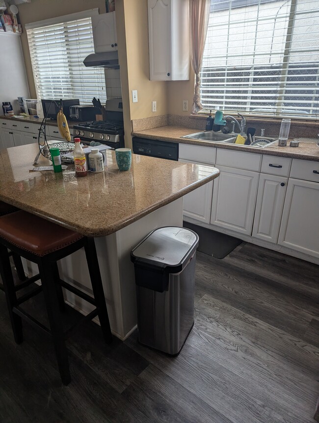 Building Photo - 2119 W 29th St