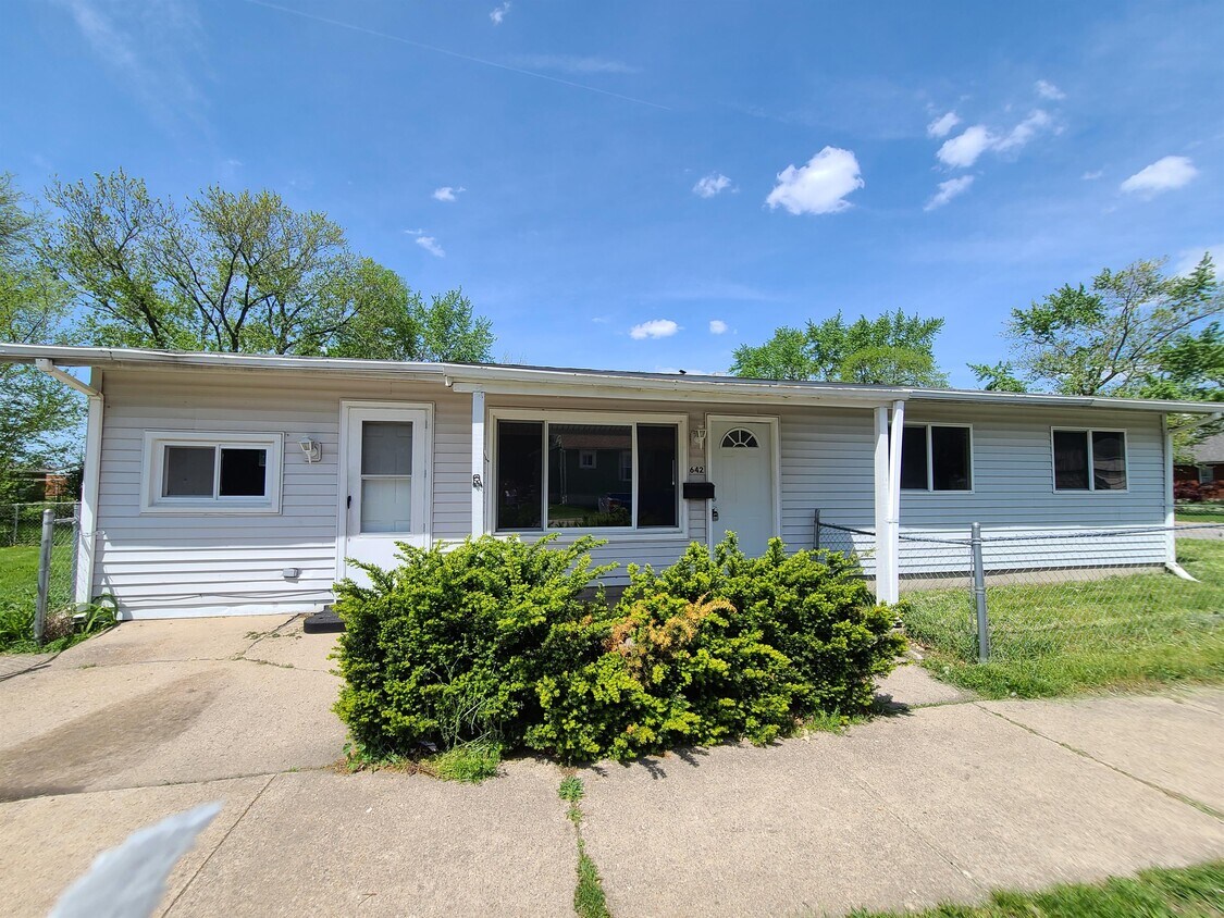 642 E 11th St, Mishawaka, IN 46544 House Rental in Mishawaka, IN