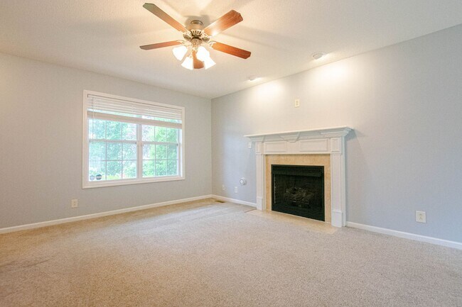 Building Photo - Pet Friendly Three Bedroom!