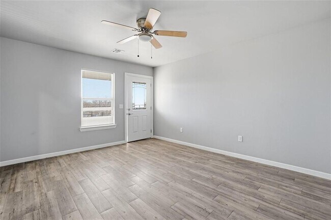 Foto del edificio - Brand New Near Downtown Cache – 15 Min to Fort Sill. 50% off First Full Month's Rent
