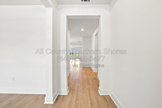 Building Photo - 3084 Claredon St