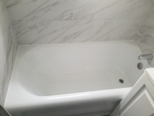 BATHROOM 3 - 3138 W Marquette Rd