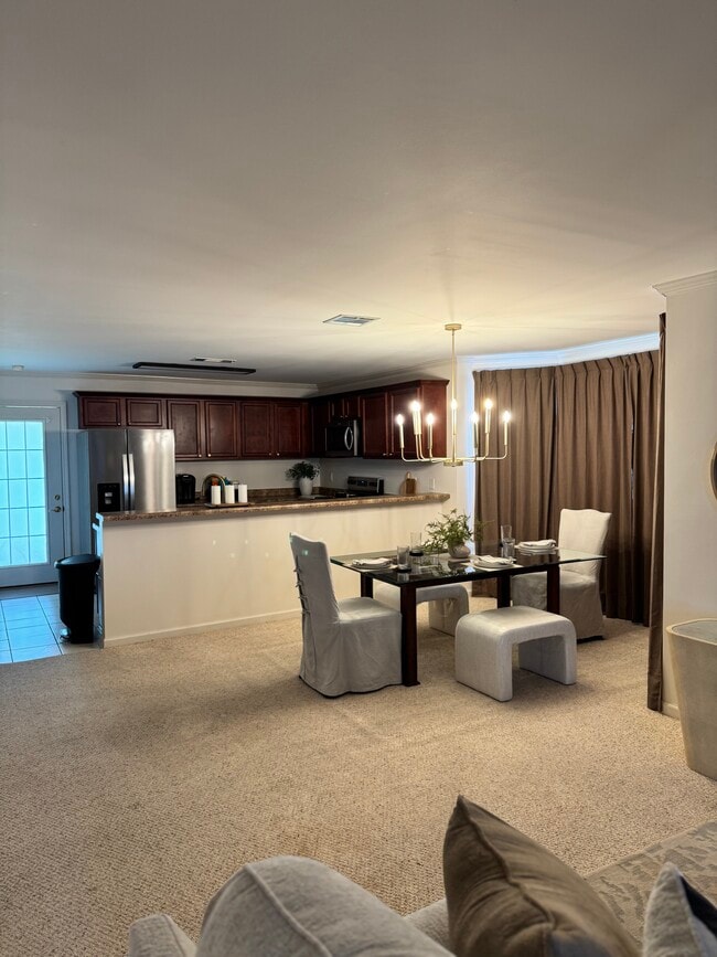 Foto del edificio - 529 Versailles Blvd