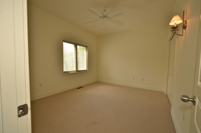 Building Photo - 242 Yardley Way