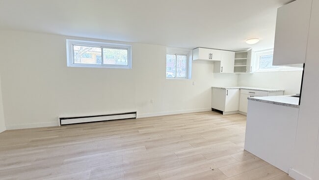 Building Photo - 359 Hilton Ave