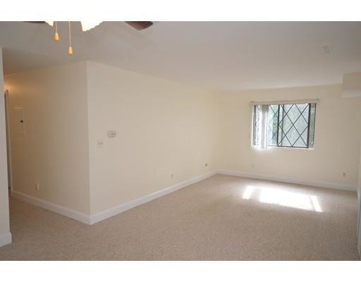 Building Photo - 7 Greenbriar Dr