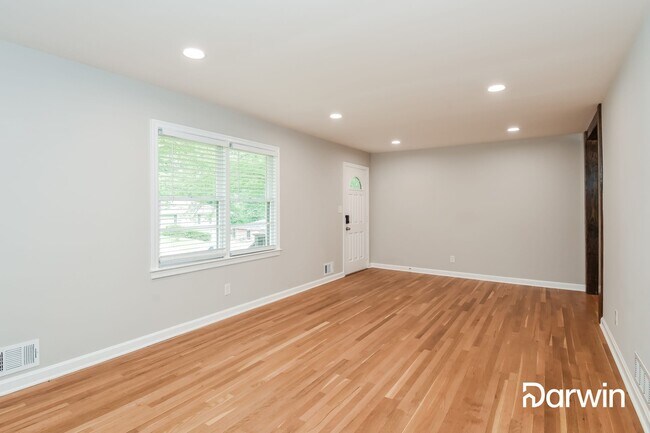 Building Photo - 2524 Cherrywood Ln SW