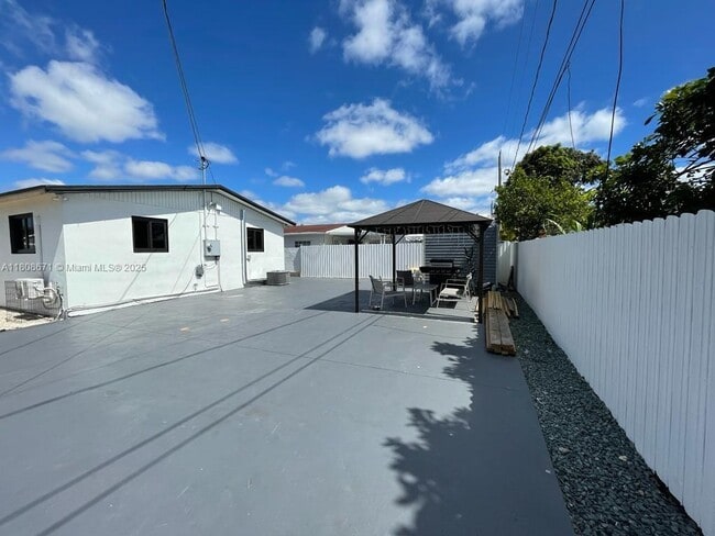 Foto del edificio - 4480 NW 170th St