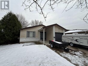 Building Photo - 17 Beechbank Crescent