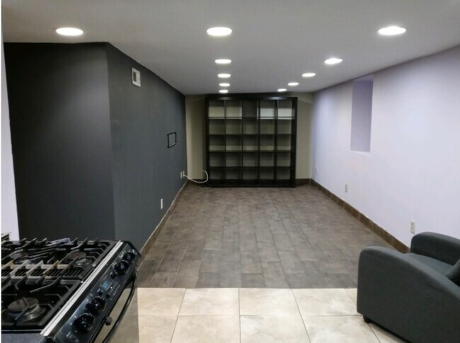 Foto del edificio - 1842 N Bissell St