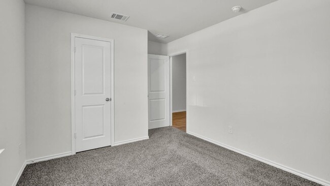Foto del edificio - 220 Greenshade Ln