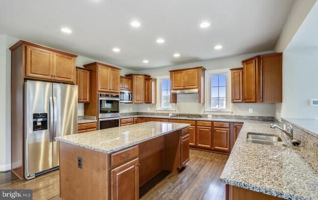 Building Photo - 14673 Falconaire Pl