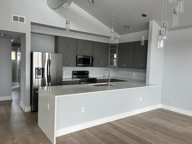 Building Photo - 909 Blondel St