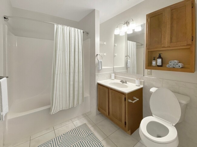 Building Photo - Fairwood