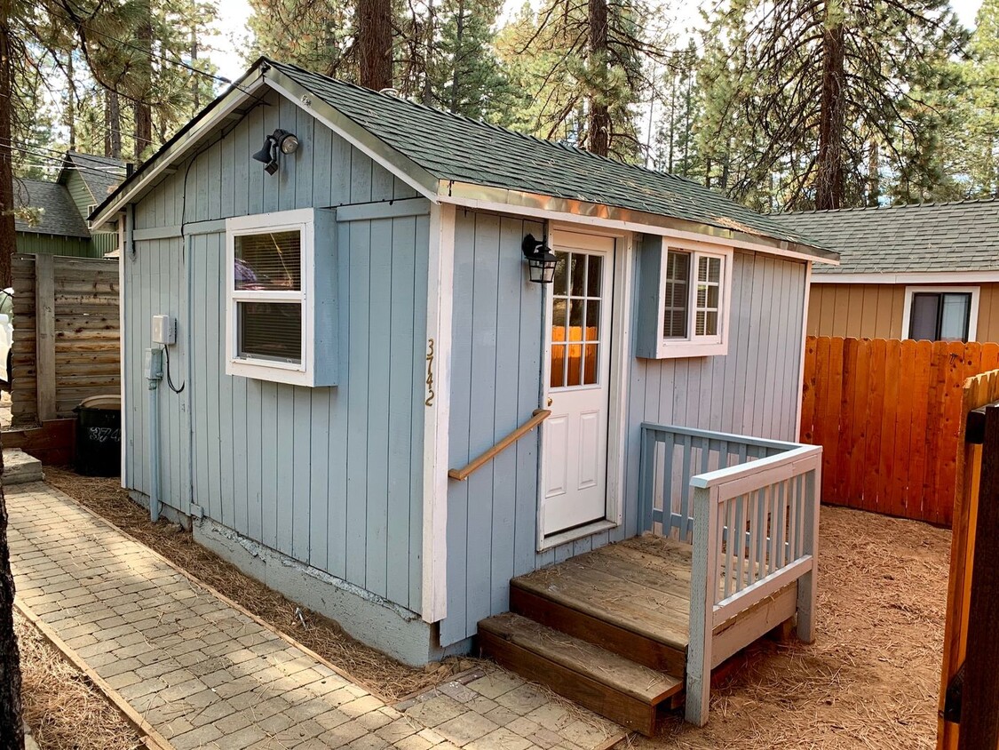 Primary Photo - Sweet studio Cabin avail. April 24, 2024!!!