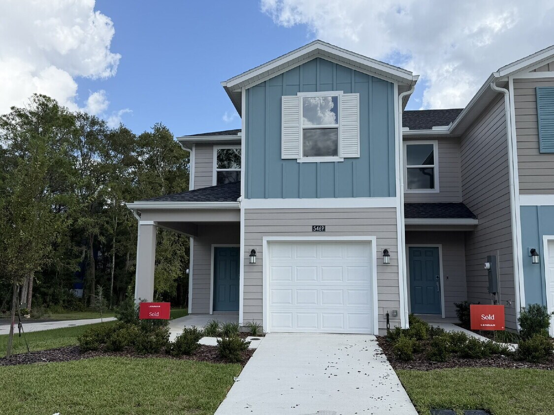 Foto principal - Brand New Townhome in Tara Serena – Gaines...