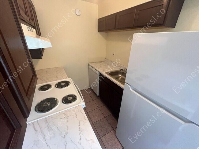 Foto del edificio - 925 Shallowford Rd