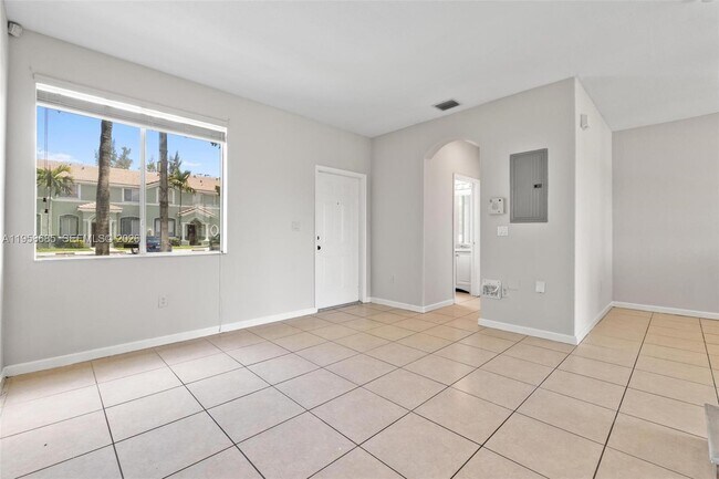 Building Photo - 1458 SE 24th Ct