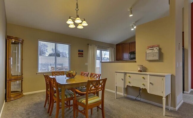 flooring has changed since this photo - 5321 S 194th St