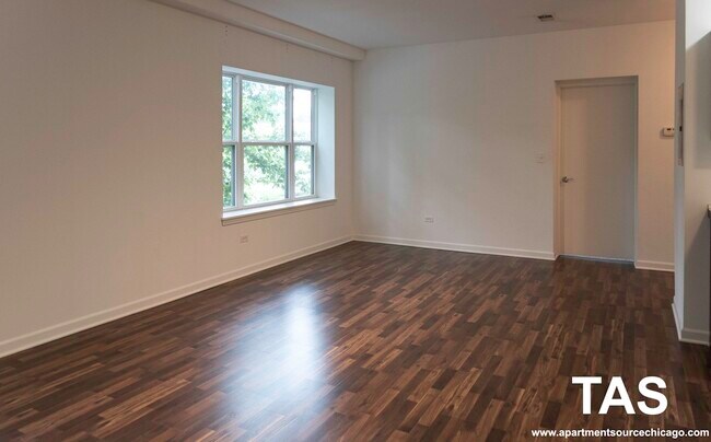 Foto del edificio - 1544 W Glenlake Ave