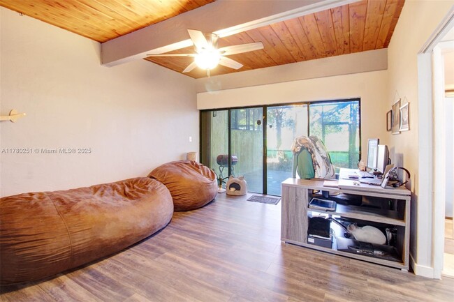 Building Photo - 730 E Coco Plum Cir