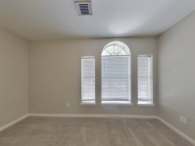 Foto del edificio - 9003 Cypress Square Dr