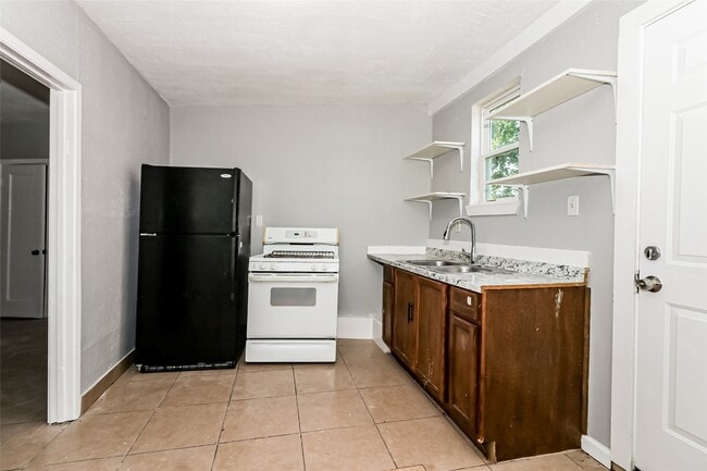 Building Photo - 4610 Schroeder St