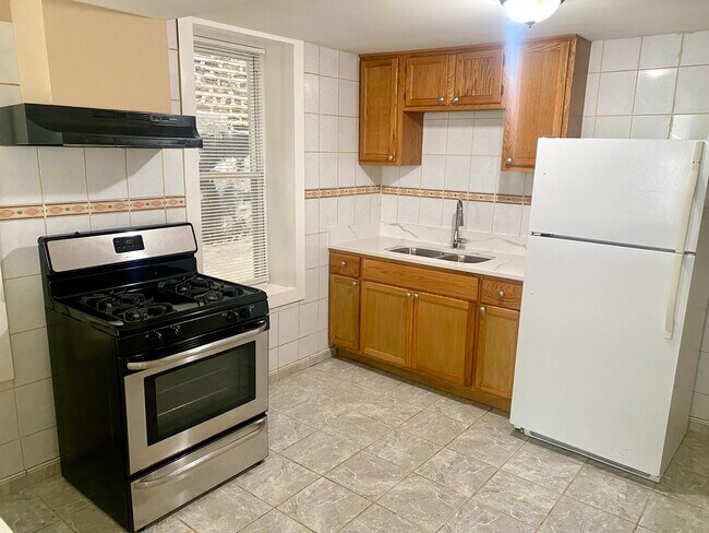 Foto del edificio - 829 W 33rd St