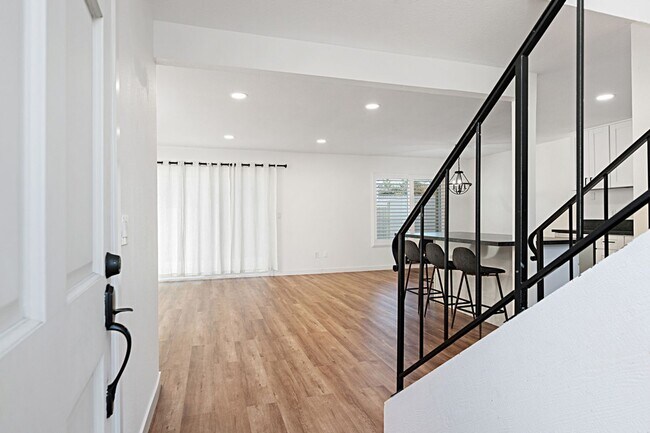 Foto del edificio - Encinitas 3 Bd/2Ba w/Attached Garage and L...