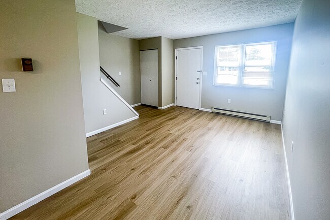 Foto del edificio - 1312 Spring Village Dr