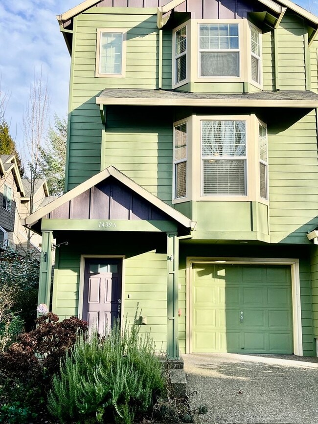 Building Photo - *$500 OFF FIRST FULL MONTH'S RENT* Bright ...