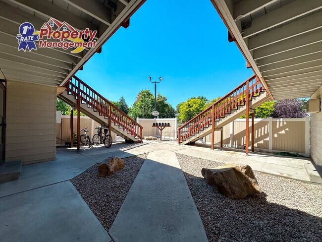 Foto del edificio - 1127 W Howe St