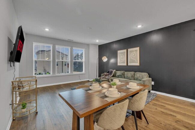 Building Photo - 2800 Saltaire Ave