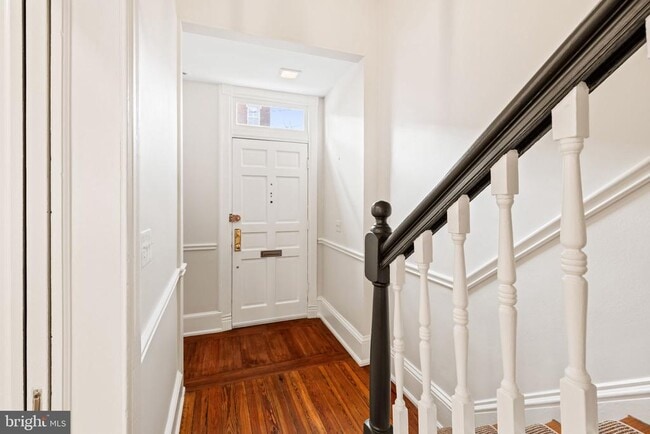 Building Photo - 509 Duke St