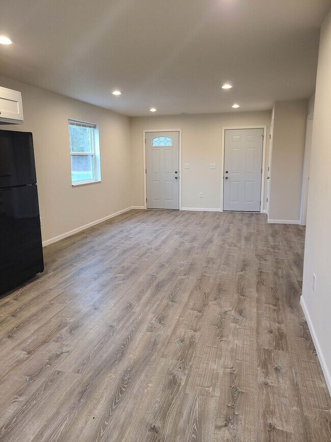 Foto del edificio - 3 Bedroom, 2 Bathroom Duplex