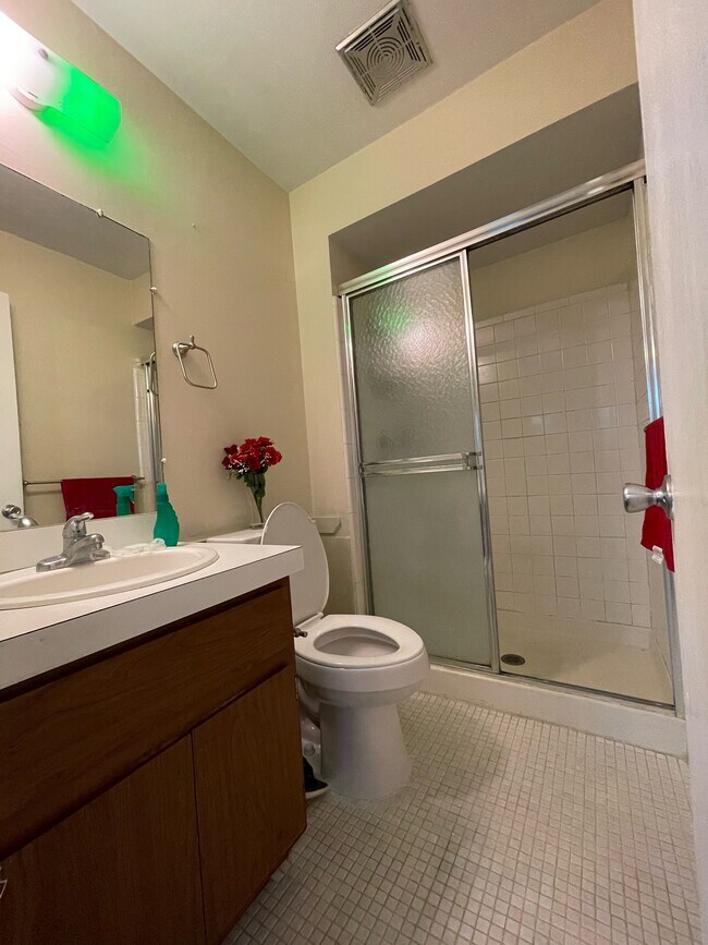 Building Photo - 13920 Camelot Dr