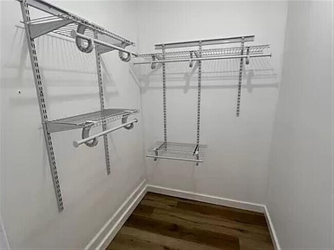 Building Photo - Comfortable home a10