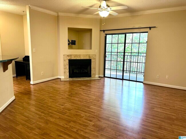 Foto del edificio - 208 Sterling Oaks Dr