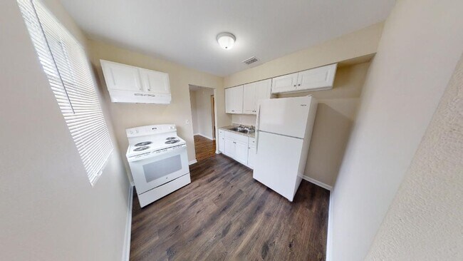 Foto del edificio - 3 bedroom 1 bathroom house