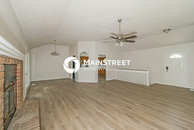 Building Photo - 3 Bedroom Pet-Friendly Home in Kansas City, MO with Main Street Renewal