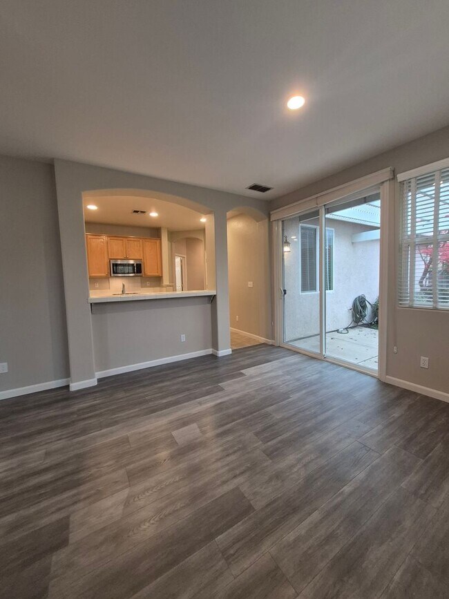 Foto del edificio - Now Leasing!! 3bd/2ba Gorgeous Single-Story Home Located In Roseville