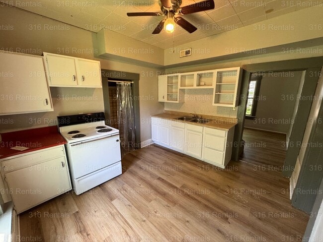 Building Photo - $850 - 3 bed 1 bath - Single Family Home